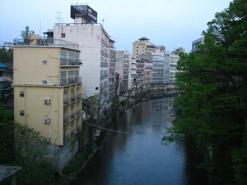 波来湯
